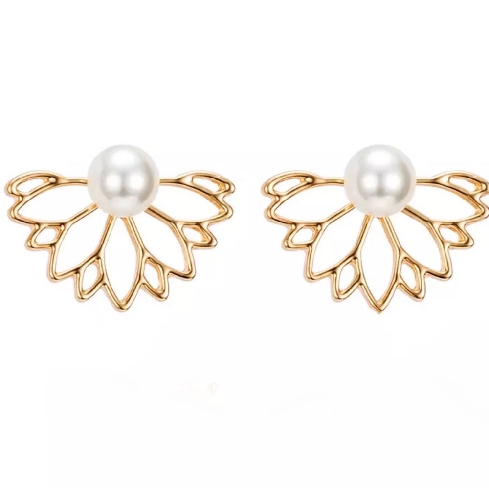 🌵4/$30 New Gold & Pearl Lotus Jacket Earrings